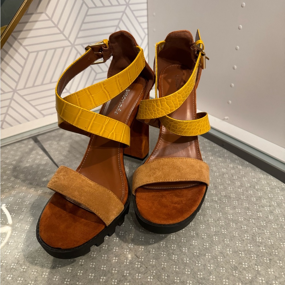 Lemonade Mustard and Tan Heels Size 10.